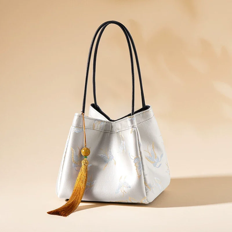 2026 Elegant white handbag with tassel